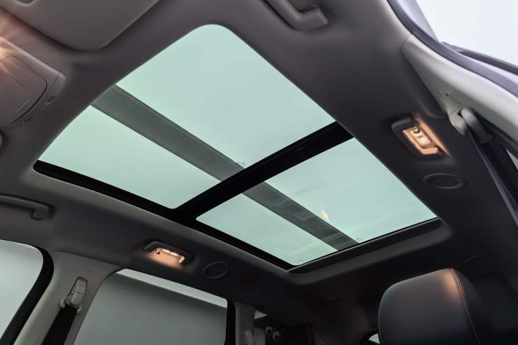 Used Ford Edge 2021 PLUS EcoBoost 245 Two-Wheel-Drive Titanium 7-Seater Headliner
