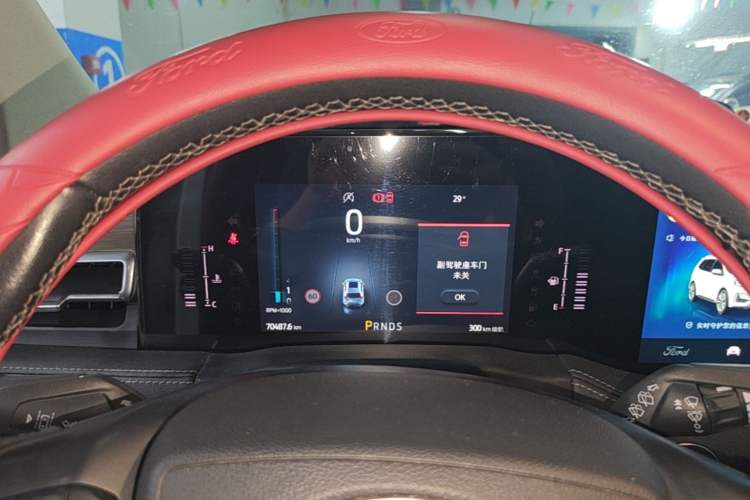Used Ford Edge 2021 PLUS EcoBoost 245 Two-Wheel-Drive Titanium 7-Seater Instrument Cluster