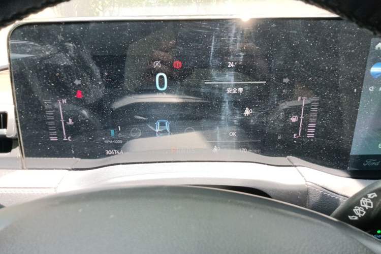 Used Ford Edge 2021 PLUS EcoBoost 245 Two-Wheel-Drive Titanium 7-Seater Instrument Cluster
