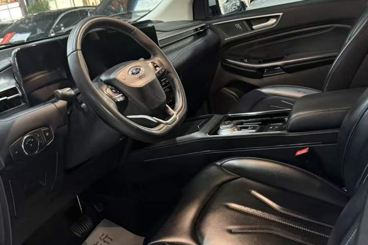 Used Ford Edge 2021 PLUS EcoBoost 245 Two-Wheel-Drive Platinum Edition 5 Seats Interior 1
