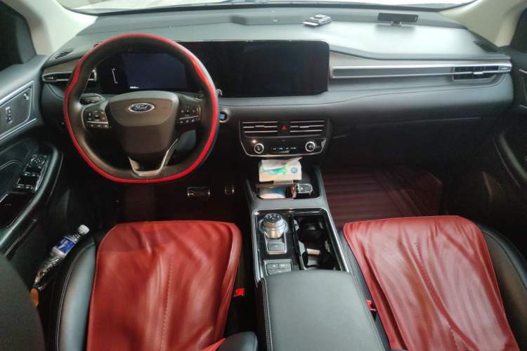 Used Ford Edge 2021 PLUS EcoBoost 245 Two-Wheel-Drive Titanium 7-Seater Interior 2