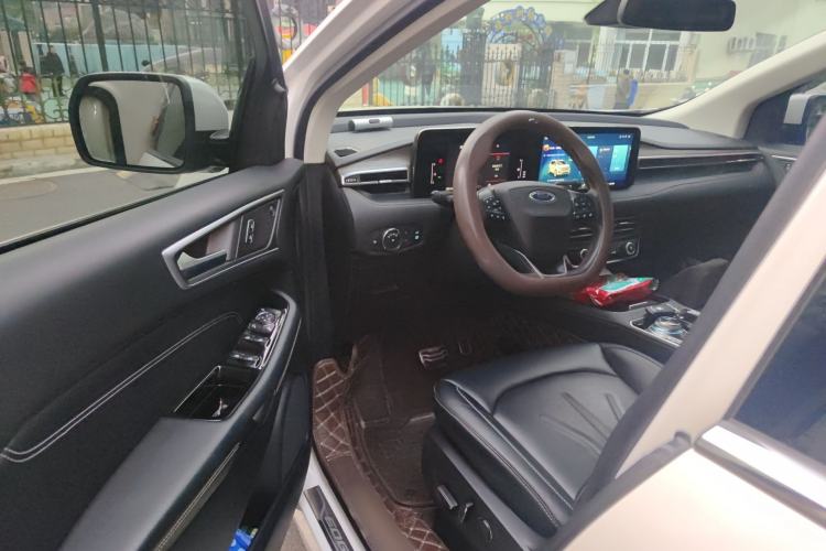 Used Ford Edge 2021 Facelifted PLUS EcoBoost 245 Two-Wheel Drive XLT 7-Seater Interior 3