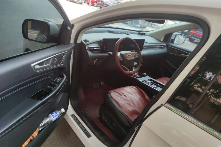 Used Ford Edge 2021 PLUS EcoBoost 245 Two-Wheel-Drive Titanium 7-Seater Interior 3