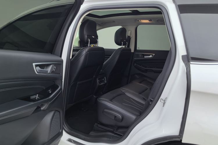 Used Ford Edge 2021 PLUS EcoBoost 245 Two-Wheel-Drive Titanium 7-Seater Interior 6