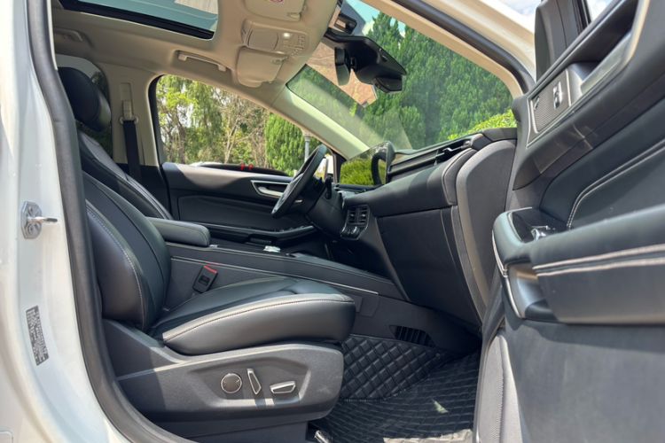 Used Ford Edge 2021 PLUS EcoBoost 245 Two-Wheel-Drive Titanium 7-Seater Interior 8