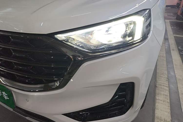 Used Ford Edge 2021 PLUS EcoBoost 245 Two-Wheel-Drive Titanium 7-Seater Left Front Headlight