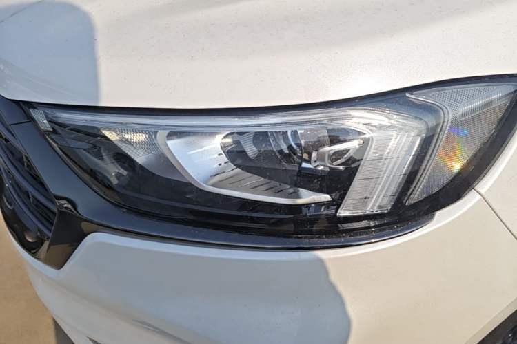 Used Ford Edge 2021 PLUS EcoBoost 245 Two-Wheel-Drive Titanium 7-Seater Left Front Headlight