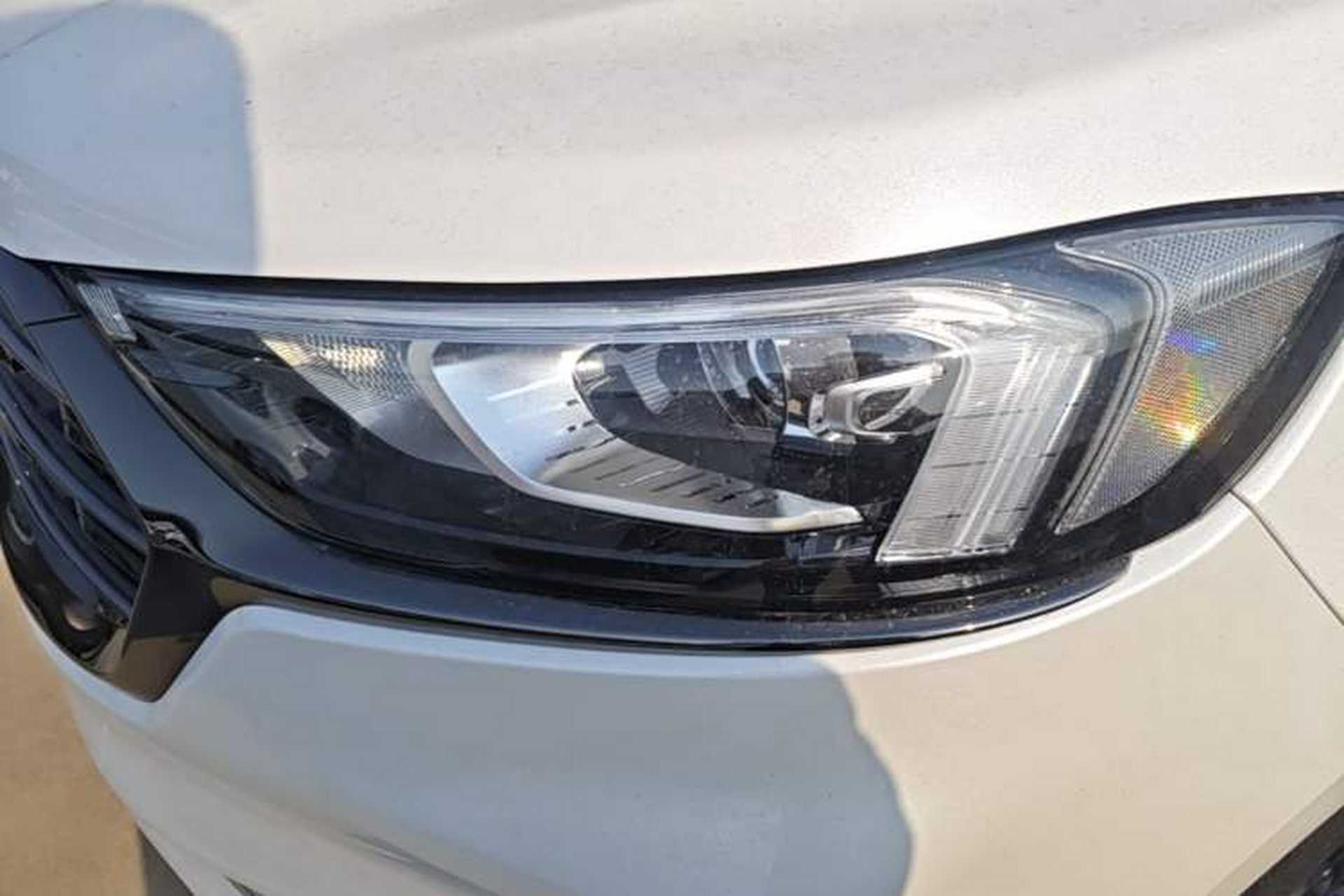 Used Ford Edge 2021 PLUS EcoBoost 245 Two-Wheel-Drive Titanium 7-Seater Left Front Headlight