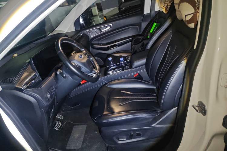 Used Ford Edge 2021 PLUS EcoBoost 245 Two-Wheel-Drive Titanium 7-Seater Left Front Seat