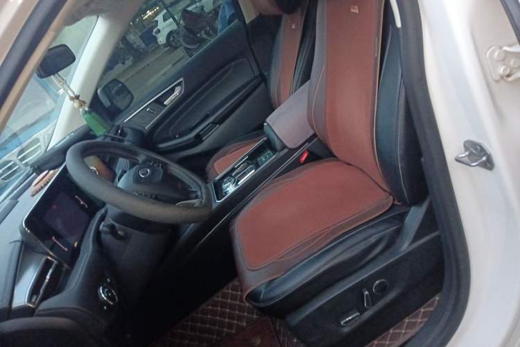 Used Ford Edge 2021 PLUS EcoBoost 245 Two-Wheel-Drive Platinum Edition 5 Seats Left Front Seat