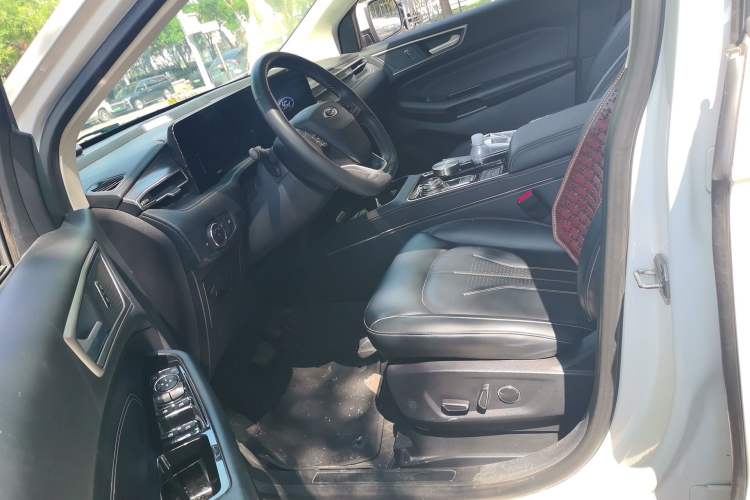 Used Ford Edge 2021 PLUS EcoBoost 245 Two-Wheel-Drive Platinum Edition 5 Seats Left Front Seat
