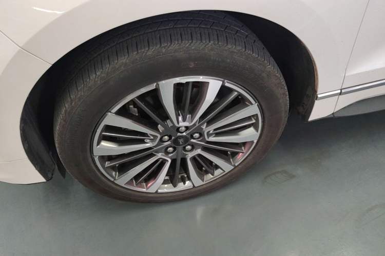 Used Ford Edge 2021 PLUS EcoBoost 245 Two-Wheel-Drive Titanium 7-Seater Left Front Wheel Hub