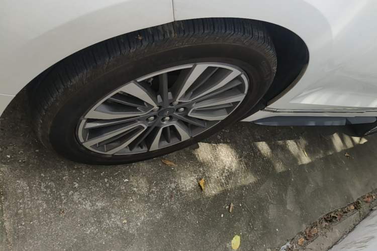 Used Ford Edge 2021 PLUS EcoBoost 245 Two-Wheel-Drive Titanium 7-Seater Left Front Wheel Hub