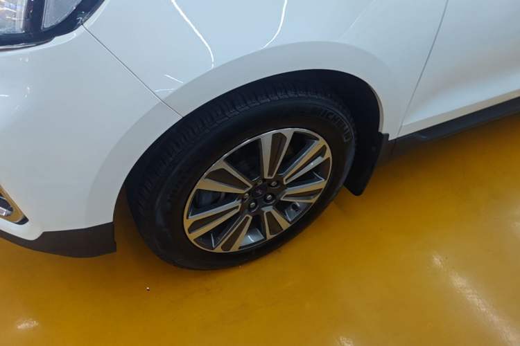 Used Ford Edge 2021 PLUS EcoBoost 245 Two-Wheel-Drive Platinum Edition 5 Seats Left Front Wheel Hub