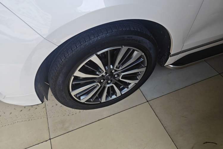Used Ford Edge 2021 PLUS EcoBoost 245 Two-Wheel-Drive Titanium 7-Seater Left Front Wheel Hub