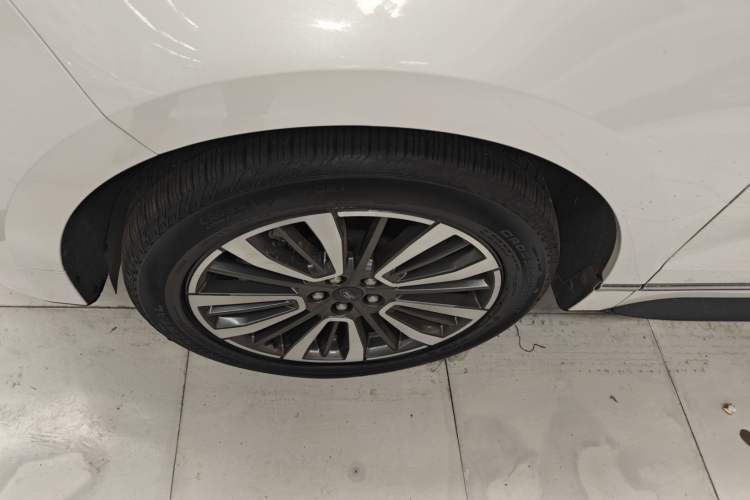 Used Ford Edge 2021 PLUS EcoBoost 245 Two-Wheel-Drive Titanium 7-Seater Left Front Wheel Hub