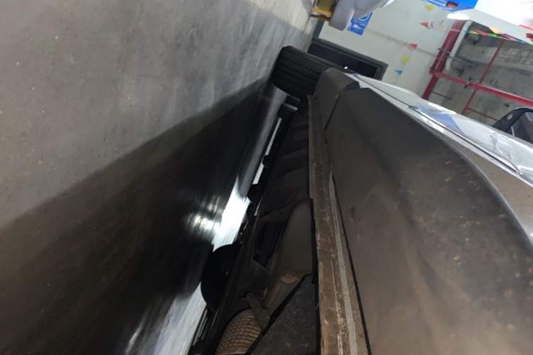 Used Ford Edge 2021 PLUS EcoBoost 245 Two-Wheel-Drive Titanium 7-Seater Left Side Sill