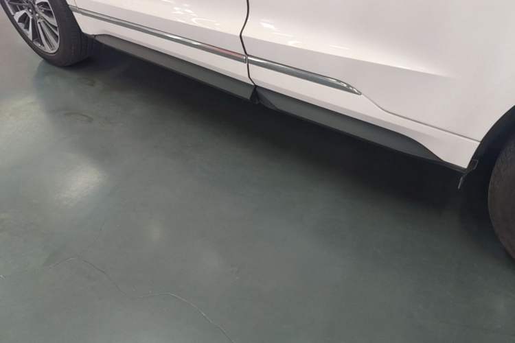 Used Ford Edge 2021 PLUS EcoBoost 245 Two-Wheel-Drive Titanium 7-Seater Left Side Sill