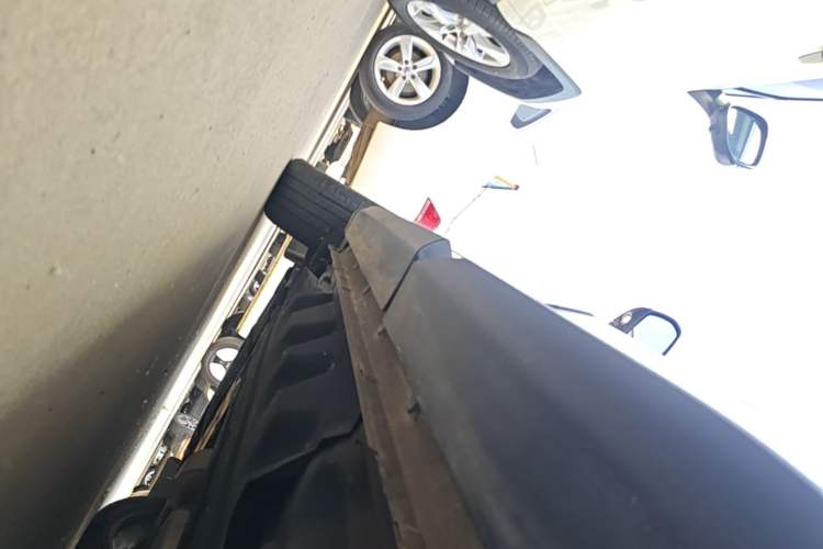 Used Ford Edge 2021 PLUS EcoBoost 245 Two-Wheel-Drive Titanium 7-Seater Left Side Sill