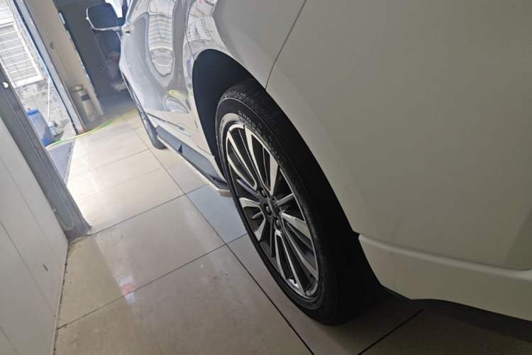 Used Ford Edge 2021 PLUS EcoBoost 245 Two-Wheel-Drive Titanium 7-Seater Left Side Sill