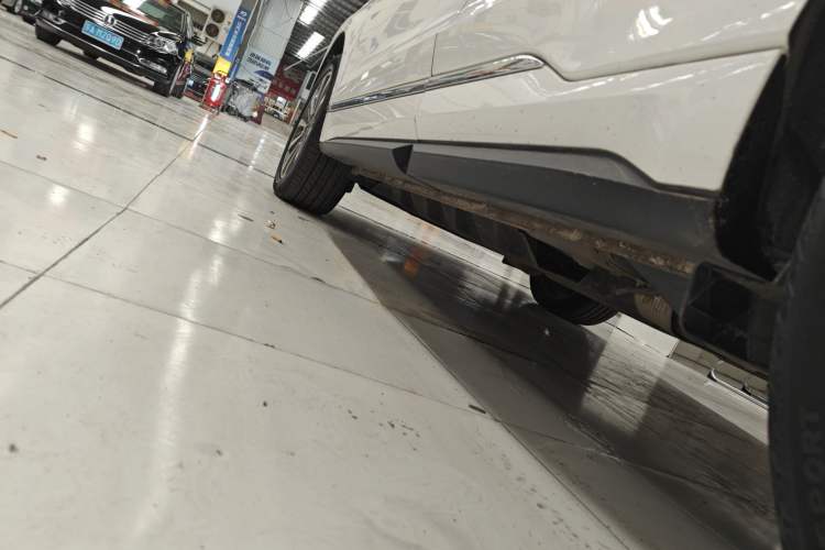 Used Ford Edge 2021 PLUS EcoBoost 245 Two-Wheel-Drive Titanium 7-Seater Left Side Sill