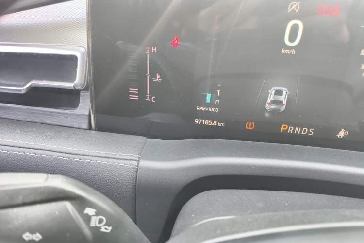 Used Ford Edge 2021 PLUS EcoBoost 245 Two-Wheel-Drive Platinum Edition 5 Seats Odometer Close Up