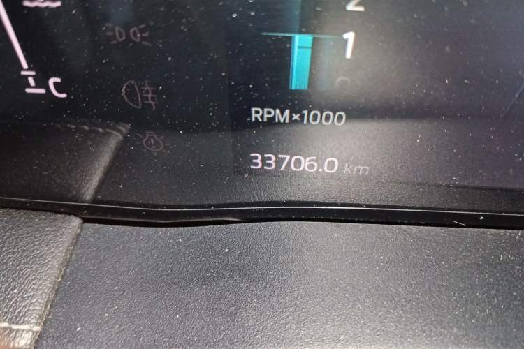 Used Ford Edge 2021 PLUS EcoBoost 245 Two-Wheel-Drive Platinum Edition 5 Seats Odometer Close Up