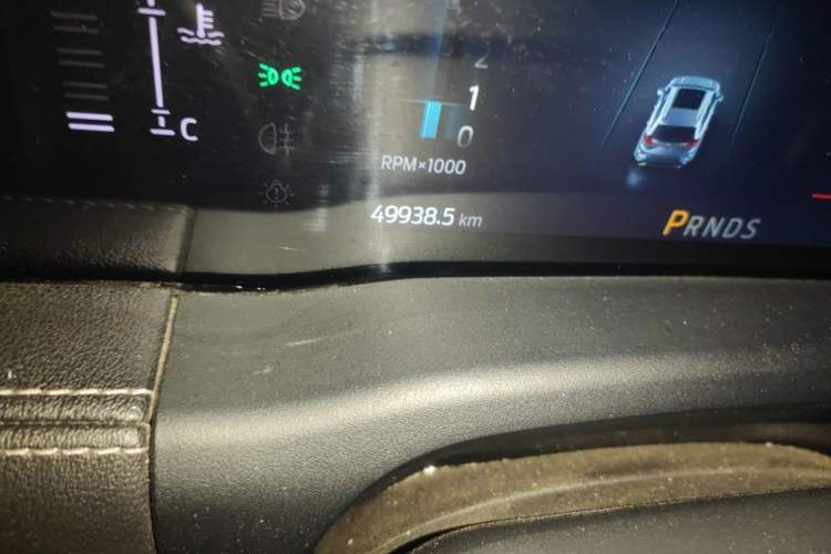 Used Ford Edge 2021 PLUS EcoBoost 245 Two-Wheel-Drive Platinum Edition 5 Seats Odometer Close Up