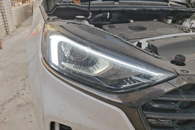 Used Ford Edge 2021 PLUS EcoBoost 245 Two-Wheel-Drive Titanium 7-Seater Right Front Headlight
