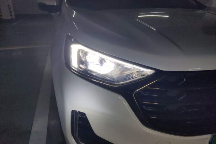 Used Ford Edge 2021 PLUS EcoBoost 245 Two-Wheel-Drive Titanium 7-Seater Right Front Headlight