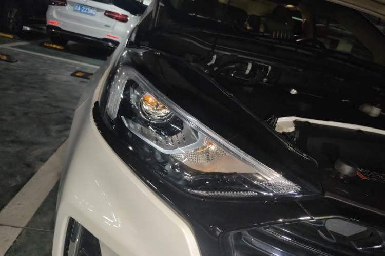 Used Ford Edge 2021 PLUS EcoBoost 245 Two-Wheel-Drive Titanium 7-Seater Right Front Headlight