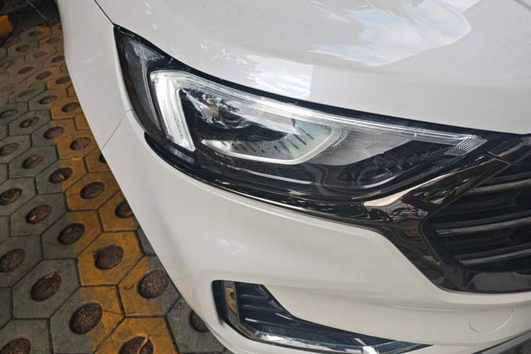 Used Ford Edge 2021 PLUS EcoBoost 245 Two-Wheel-Drive Titanium 7-Seater Right Front Headlight