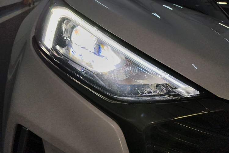 Used Ford Edge 2021 PLUS EcoBoost 245 Two-Wheel-Drive Titanium 7-Seater Right Front Headlight