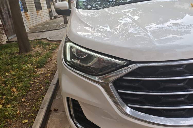 Used Ford Edge 2021 PLUS EcoBoost 245 Two-Wheel-Drive Titanium 7-Seater Right Front Headlight
