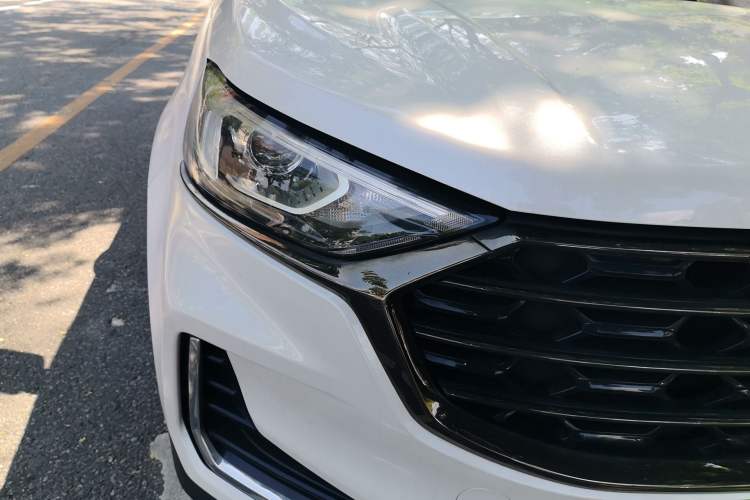 Used Ford Edge 2021 PLUS EcoBoost 245 Two-Wheel-Drive Platinum Edition 5 Seats Right Front Headlight