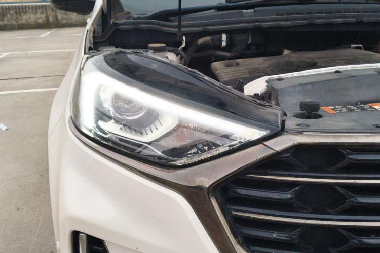 Used Ford Edge 2021 PLUS EcoBoost 245 Two-Wheel-Drive Platinum Edition 5 Seats Right Front Headlight