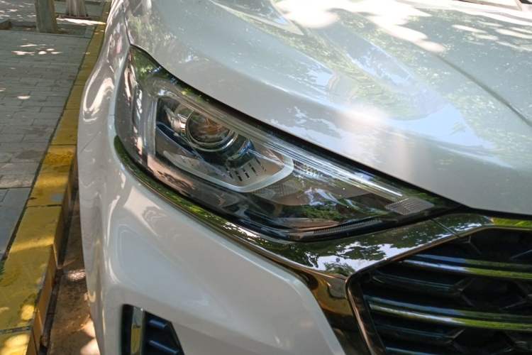 Used Ford Edge 2021 PLUS EcoBoost 245 Two-Wheel-Drive Titanium 7-Seater Right Front Headlight