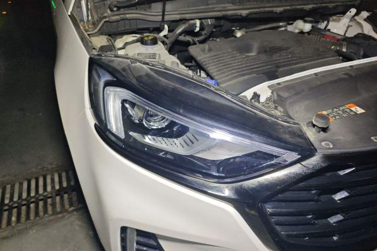 Used Ford Edge 2021 PLUS EcoBoost 245 Two-Wheel-Drive Titanium 7-Seater Right Front Headlight