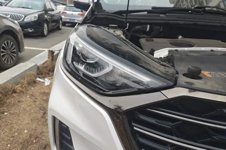 Used Ford Edge 2021 PLUS EcoBoost 245 Two-Wheel-Drive Platinum Edition 5 Seats Right Front Headlight