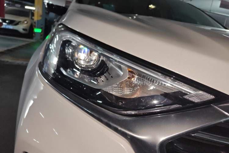Used Ford Edge 2021 Facelifted PLUS EcoBoost 245 Two-Wheel Drive XLT 7-Seater Right Front Headlight