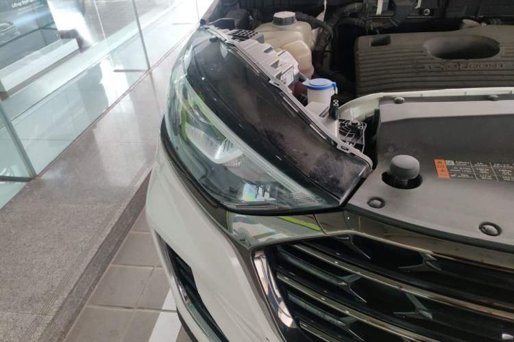 Used Ford Edge 2021 PLUS EcoBoost 245 Two-Wheel-Drive Platinum Edition 5 Seats Right Front Headlight