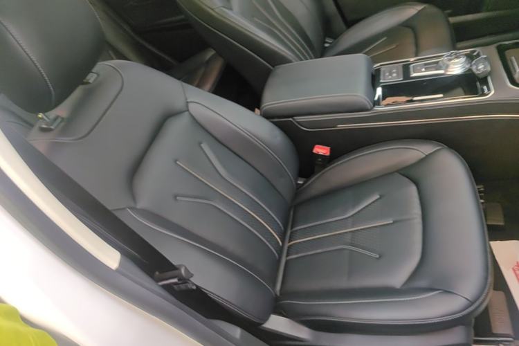 Used Ford Edge 2021 PLUS EcoBoost 245 Two-Wheel-Drive Titanium 7-Seater Right Front Seat