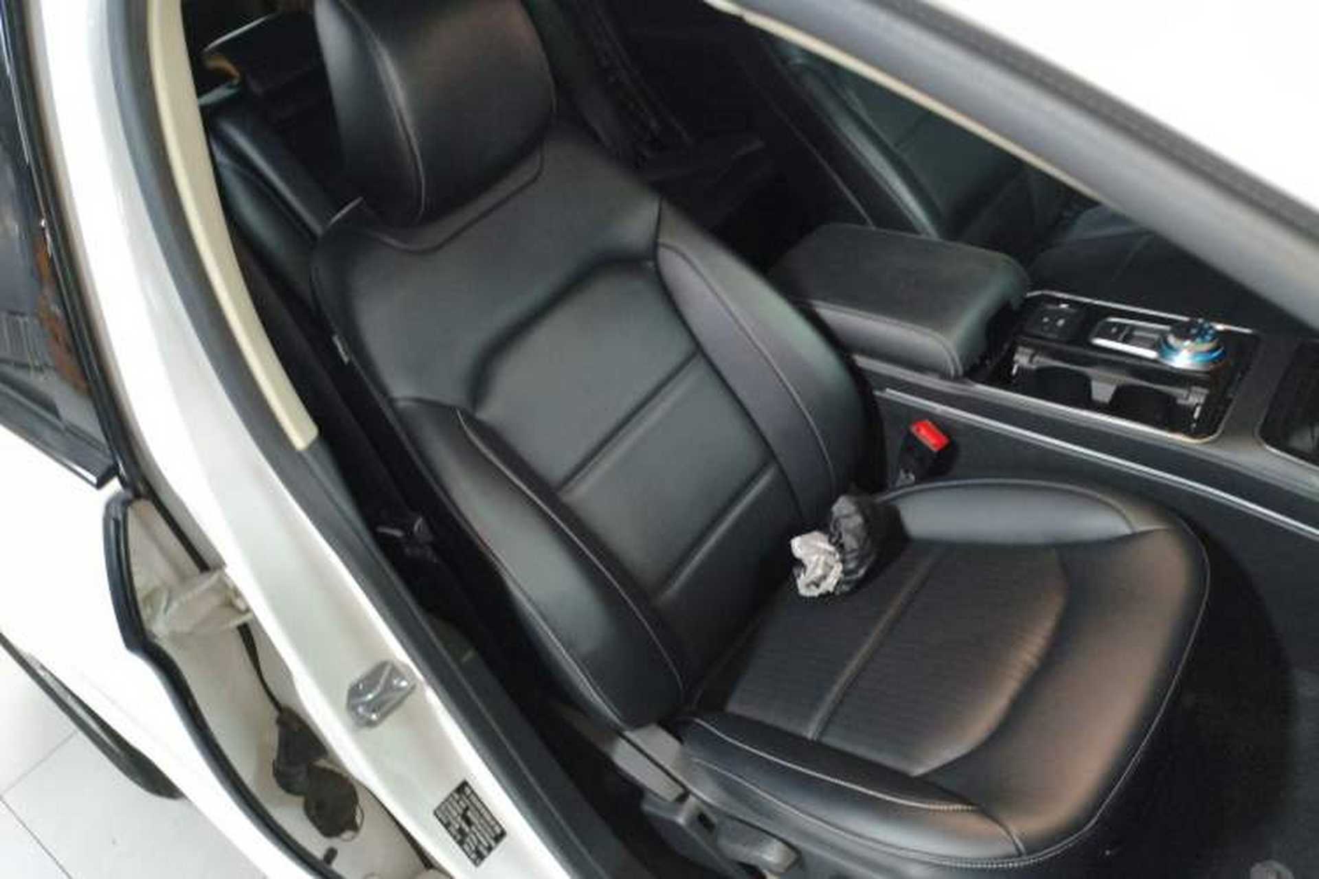 Used Ford Edge 2021 PLUS EcoBoost 245 Two-Wheel-Drive Elite 5-Seater Right Front Seat