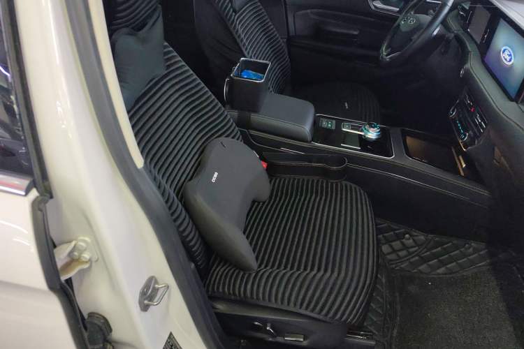 Used Ford Edge 2021 Facelifted PLUS EcoBoost 245 Two-Wheel Drive XLT 7-Seater Right Front Seat
