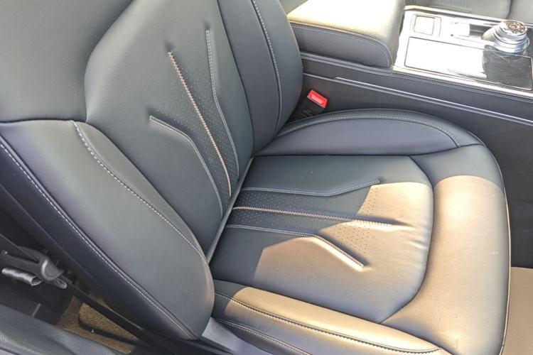 Used Ford Edge 2021 PLUS EcoBoost 245 Two-Wheel-Drive Titanium 7-Seater Right Front Seat