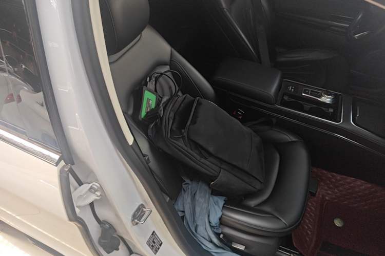 Used Ford Edge 2021 PLUS EcoBoost 245 Two-Wheel-Drive Titanium 7-Seater Right Front Seat