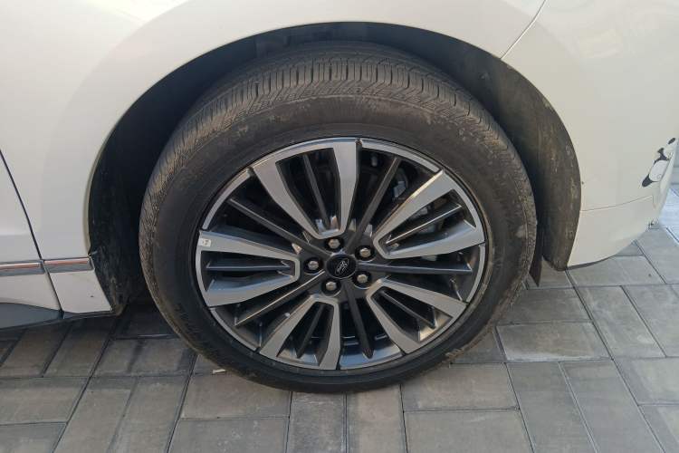 Used Ford Edge 2021 PLUS EcoBoost 245 Two-Wheel-Drive Titanium 7-Seater Right Front Wheel Hub