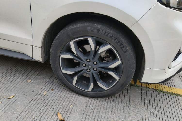 Used Ford Edge 2021 PLUS EcoBoost 245 4x4 ST-Line 7-Seater Right Front Wheel Hub