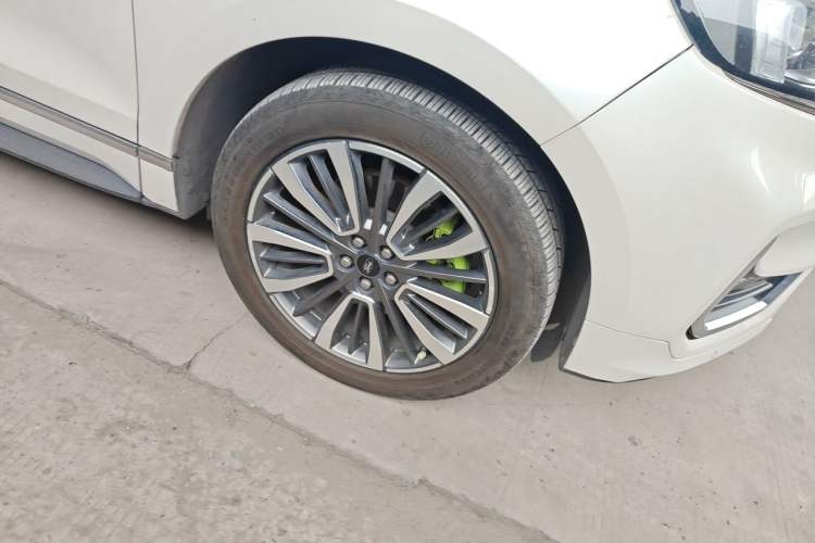 Used Ford Edge 2021 PLUS EcoBoost 245 Two-Wheel-Drive Titanium 7-Seater Right Front Wheel Hub