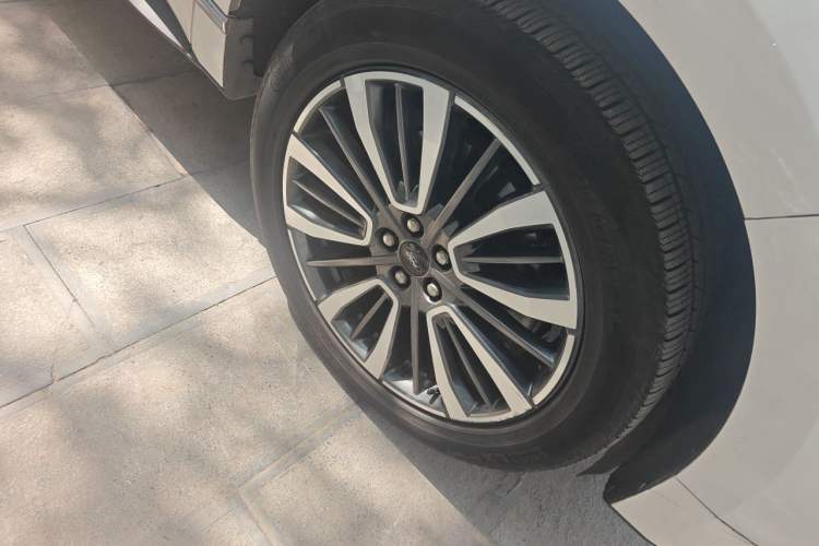 Used Ford Edge 2021 Facelifted PLUS EcoBoost 245 Two-Wheel Drive XLT 7-Seater Right Front Wheel Hub